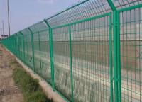 為什么框架護欄網上面有30度折彎？